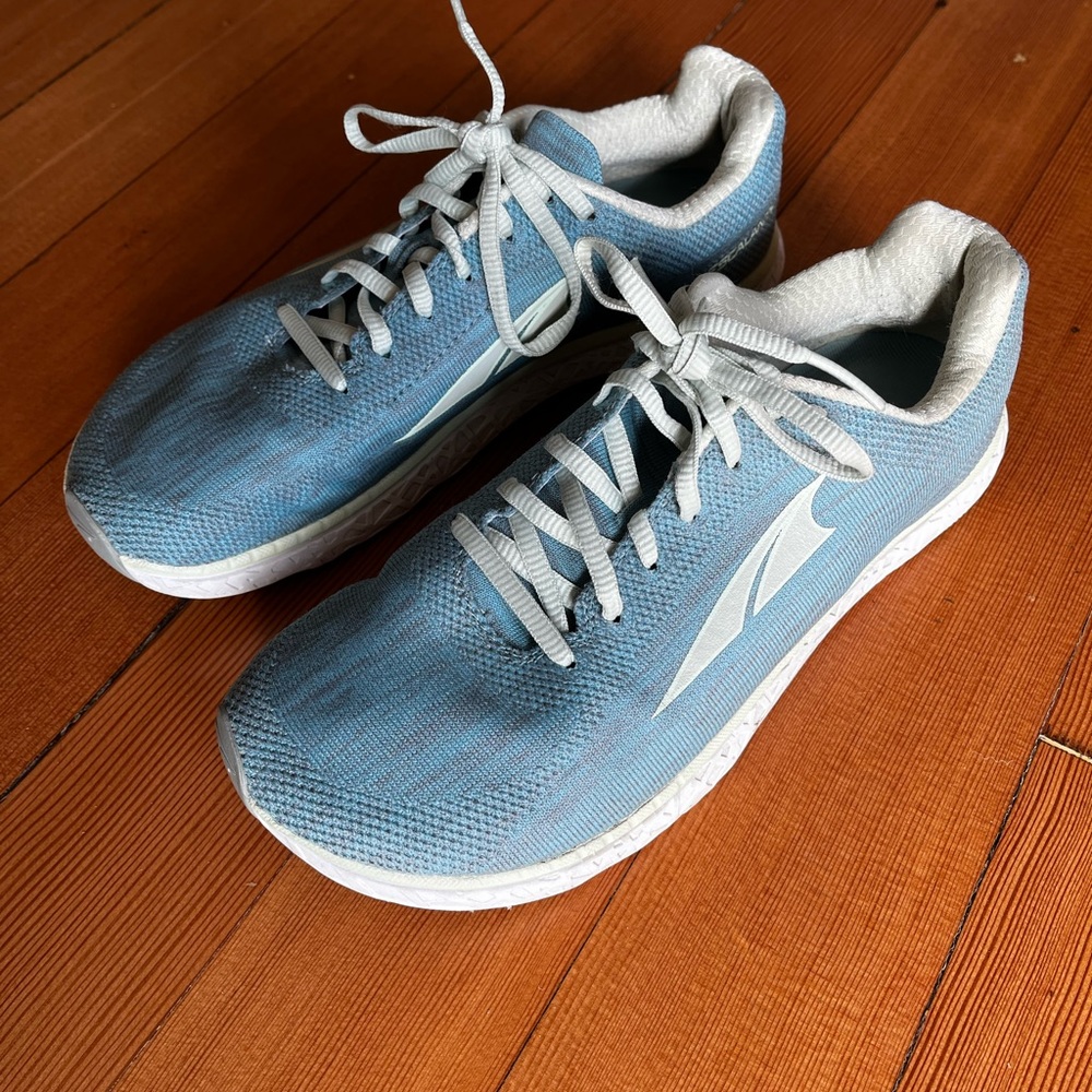 Altra Escalante 8.5 light blue running shoes